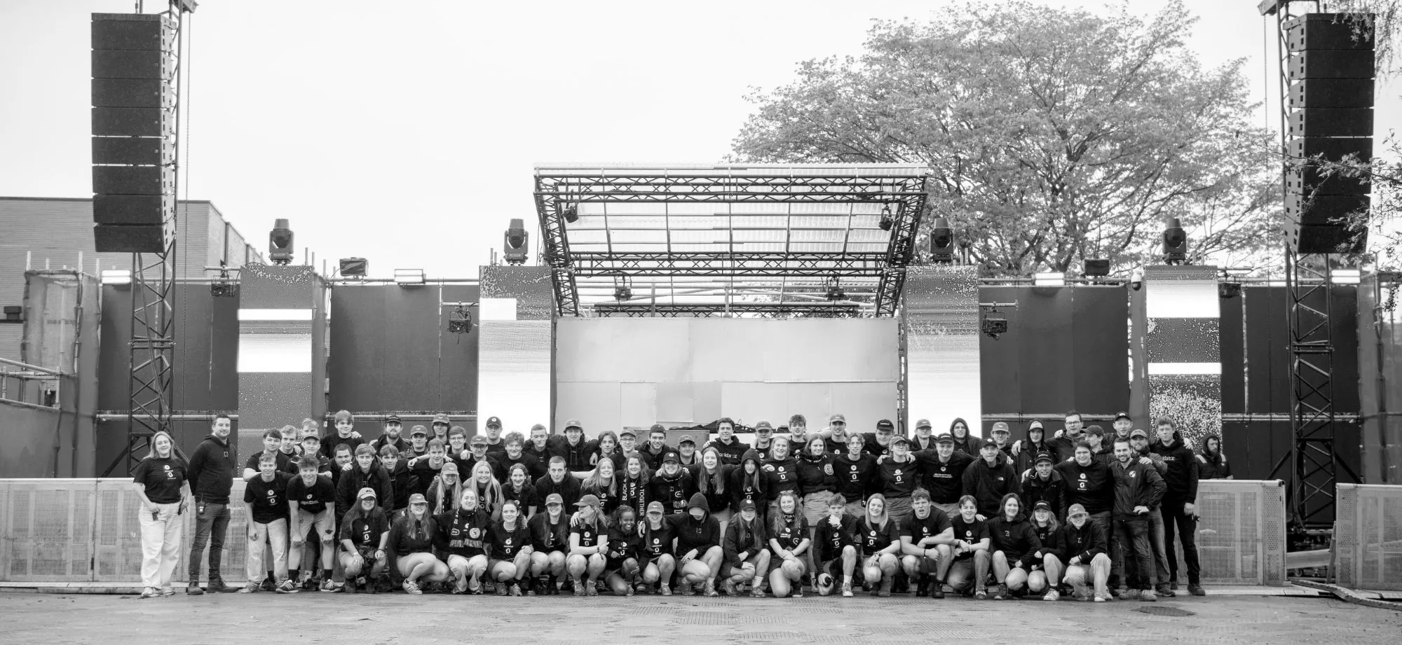 De volledige Parsidance-ploeg voor de Mainstage